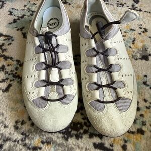 Ecco Cream and Gray Casual Sneakers